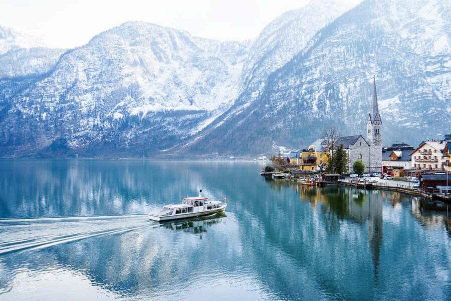 From Vienna: One Day Hallstatt Guided Day Trip - Schloss Ort: an hour at Lake Traunsee