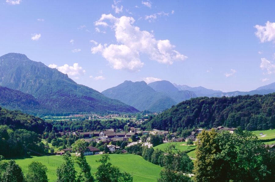 From Vienna: Salzburg and Alpine Lakes Full-Day Trip - Meeting point, pickup, and practical planning