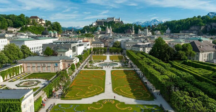 From Vienna: Salzburg and Alpine Lakes Full-Day Trip - Mondsee: the first Alpine photo stop