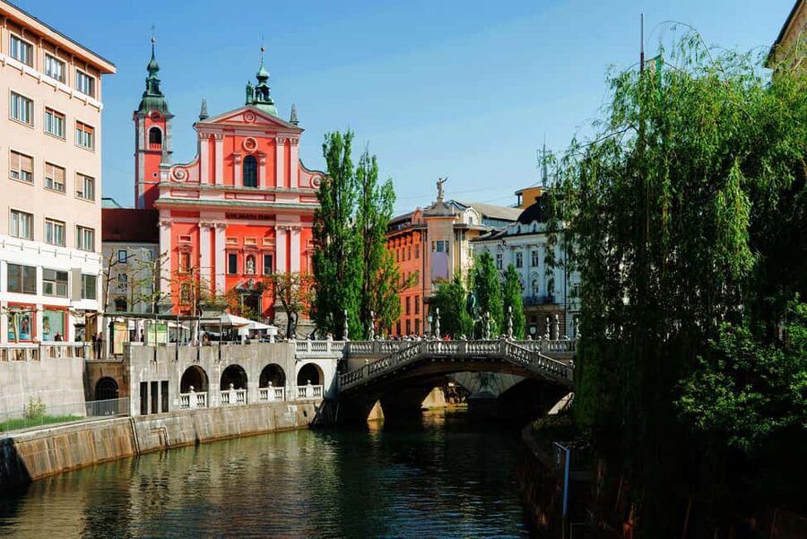 From Zagreb: Ljubljana and Postojna cave Day Trip - What the guide service adds