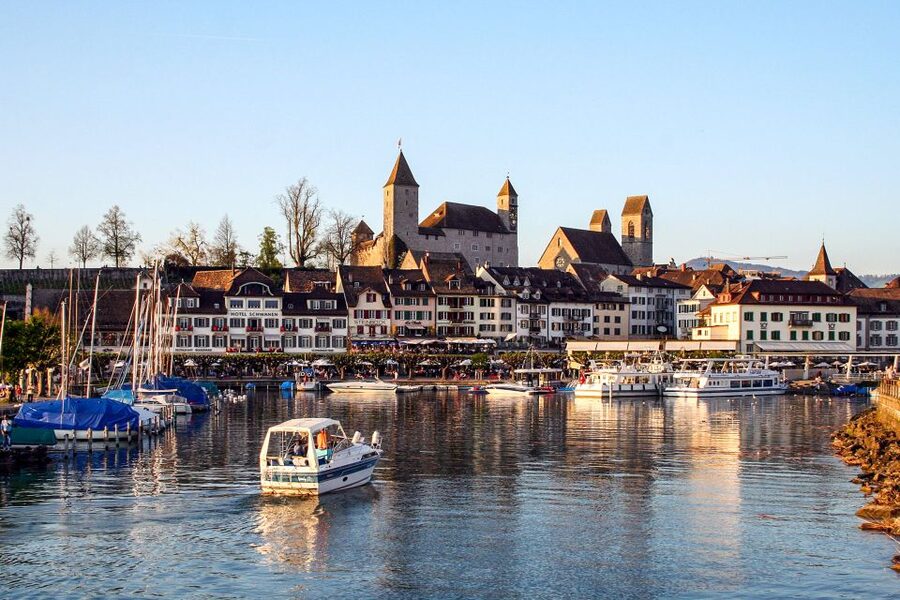 From Zurich: Bus Day Trip to Heidiland and Liechtenstein - Rapperswil: a graceful first stop