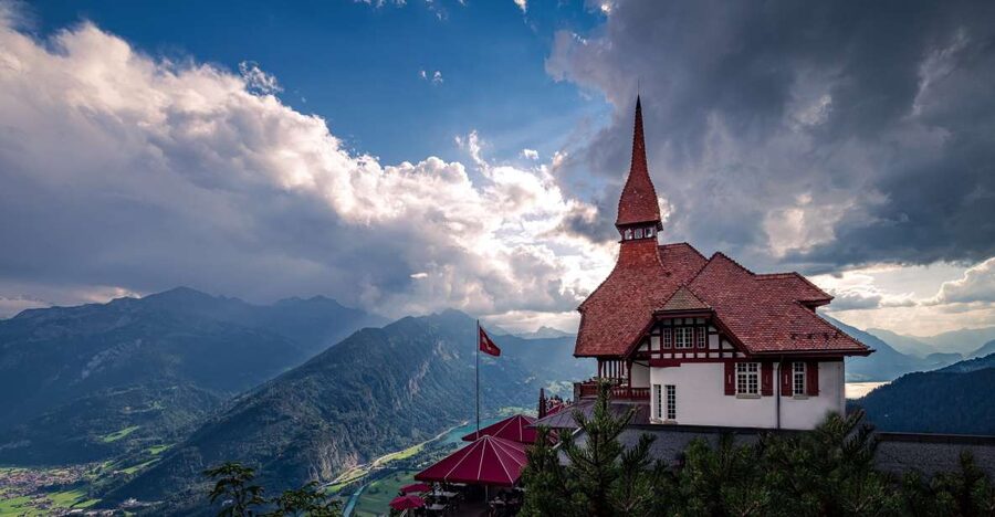 Geneva: Interlaken Day Trip & Visit to Harder Kulm Viewpoint - Interlaken between two lakes