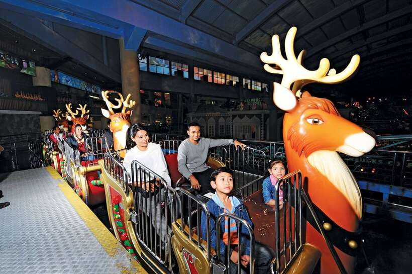 Genting Highland: Private Day Trip from Kuala Lumpur - Batu Caves gives the morning some character