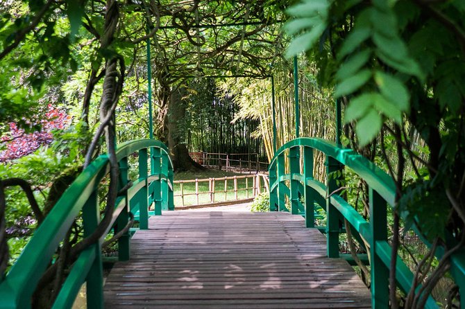 Giverny Small-Group Half Day Trip with Monet’s Gardens from Paris - Seeing the water lilies and Japanese bridge