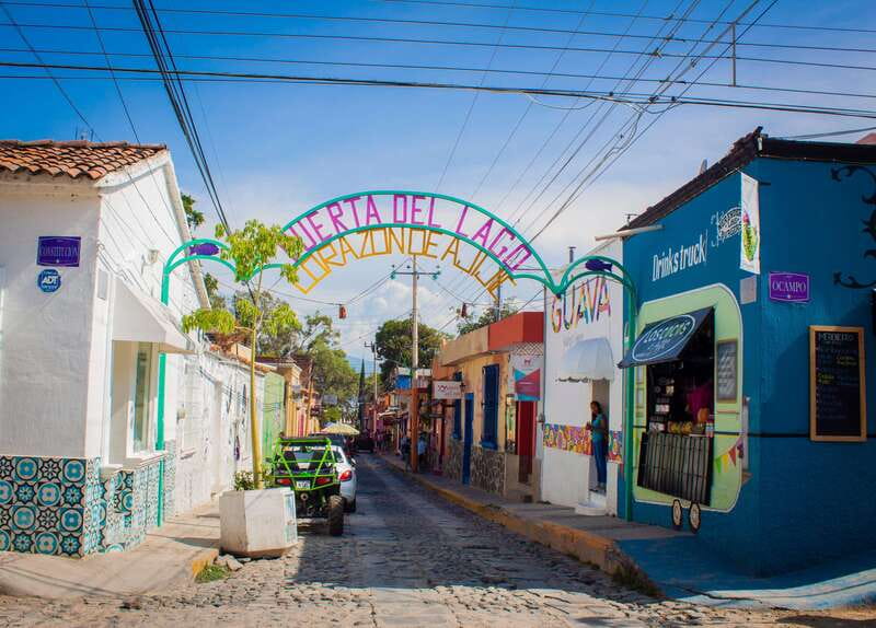 Guadalajara: Lake Chapala and Ajijic Day Trip with Boat Trip - What to bring and how to plan