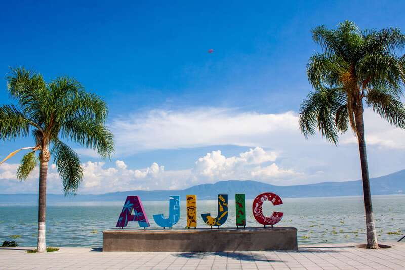 Guadalajara: Lake Chapala and Ajijic Day Trip with Boat Trip - Lunch at Mariscos Del Carnal beside the lake