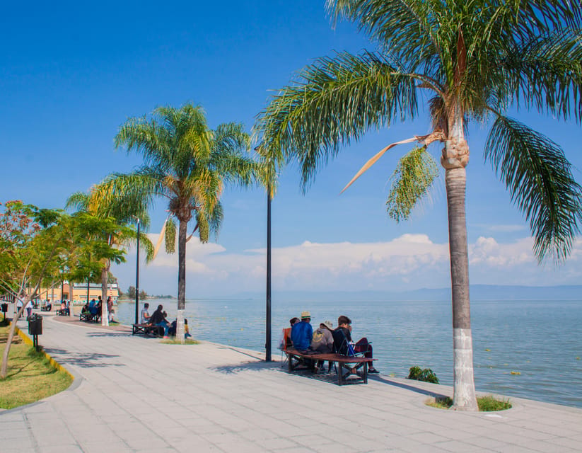 Guadalajara: Lake Chapala and Ajijic Day Trip with Boat Trip - Guides, language, and the feel of the day
