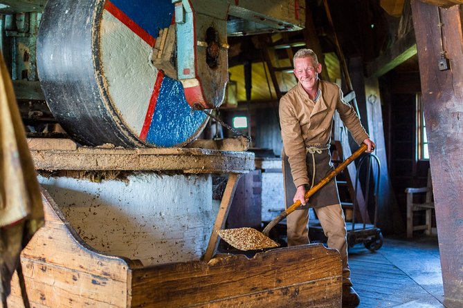Guided Day Trip - Volendam, Zaanse Schans, Marken & Edam - The Marken to Volendam boat ride