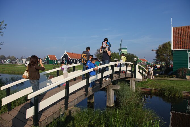 Guided Day Trip - Volendam, Zaanse Schans, Marken & Edam - How the pace and group size affect the day