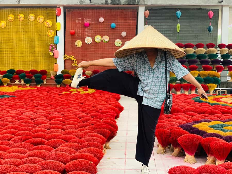 Half Day trip to Incense & Hat Villages with Train Street - What happens with Train Street