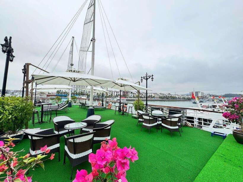 Hanoi: Ha Long Bay Day Trip - Luxury Cruise & Buffet Lunch - Sunset snacks and the ride back to Hanoi