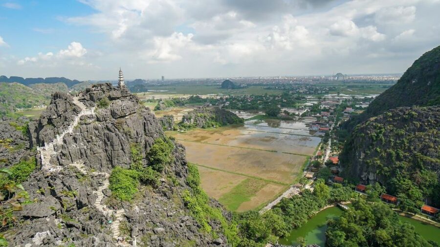 Hanoi: Hoa Lu, Trang An, and Mua Cave Full-Day Trip - Trang An by boat, the day’s calm center