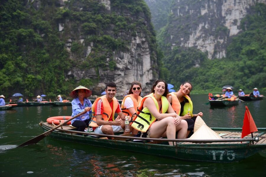 Hanoi: Hoa Lu, Trang An, and Mua Cave Full-Day Trip - Guides who shape the experience
