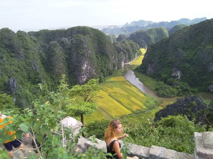 Hanoi: Hoa Lu, Trang An Caves & Mua Cave Day Trip and Lunch - Trang An by sampan boat