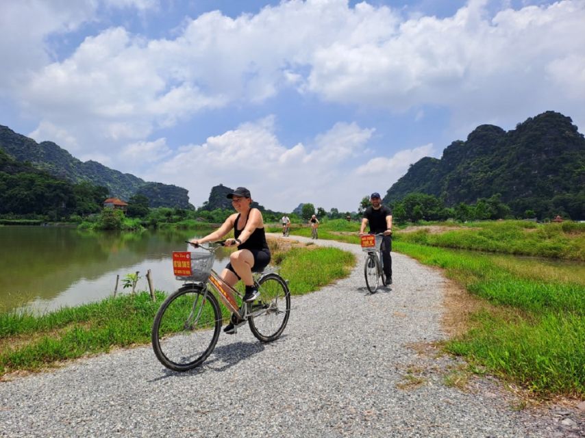 Hanoi: Ninh Binh, Hoa Lu, Tam Coc and Mua Cave Day Trip - Lunch beside Tam Coc River