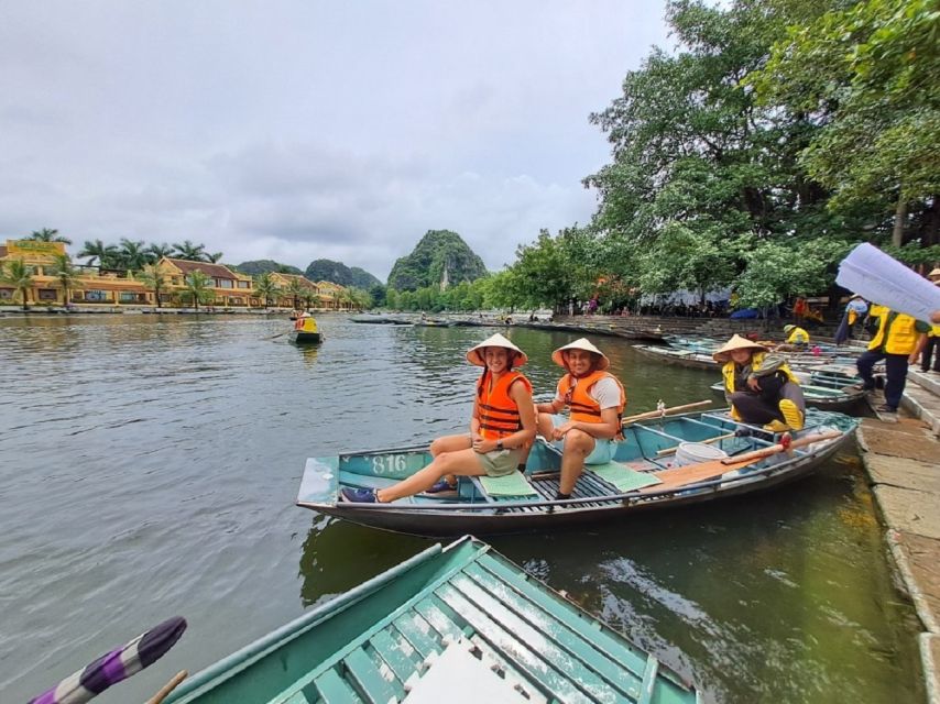 Hanoi: Ninh Binh, Hoa Lu, Tam Coc and Mua Cave Day Trip - Tam Coc by sampan, the calm middle of the day