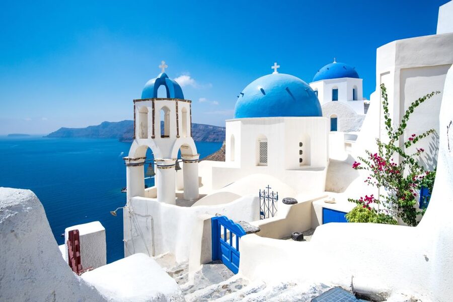 Heraklion: Santorini Day Trip with Boat Transfer & Oia Visit - Fira offers the better browsing time