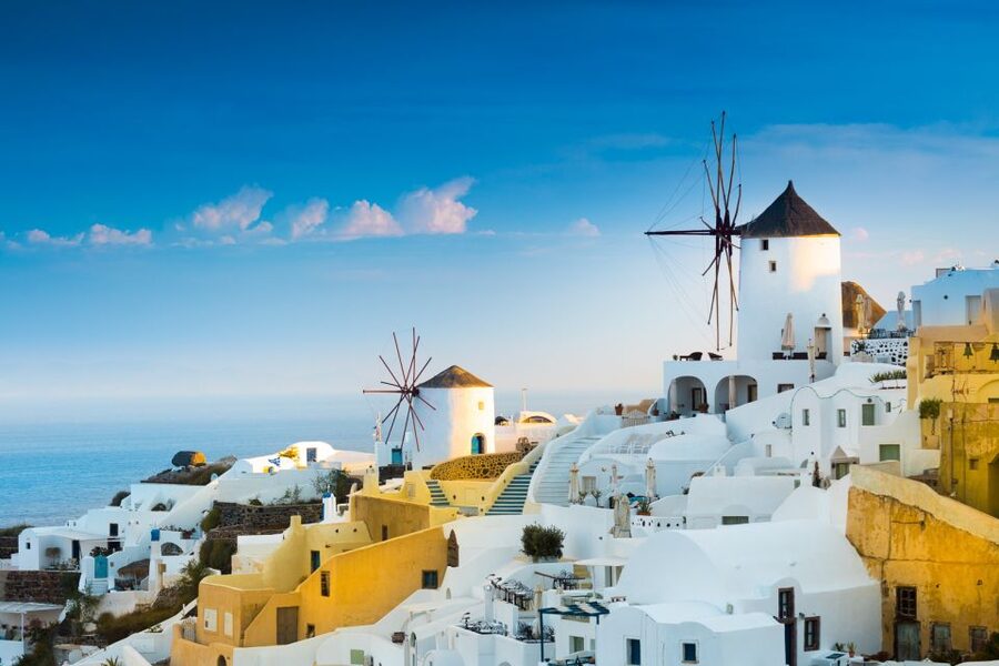 Heraklion: Santorini Day Trip with Boat Transfer & Oia Visit - What the guide and bus add