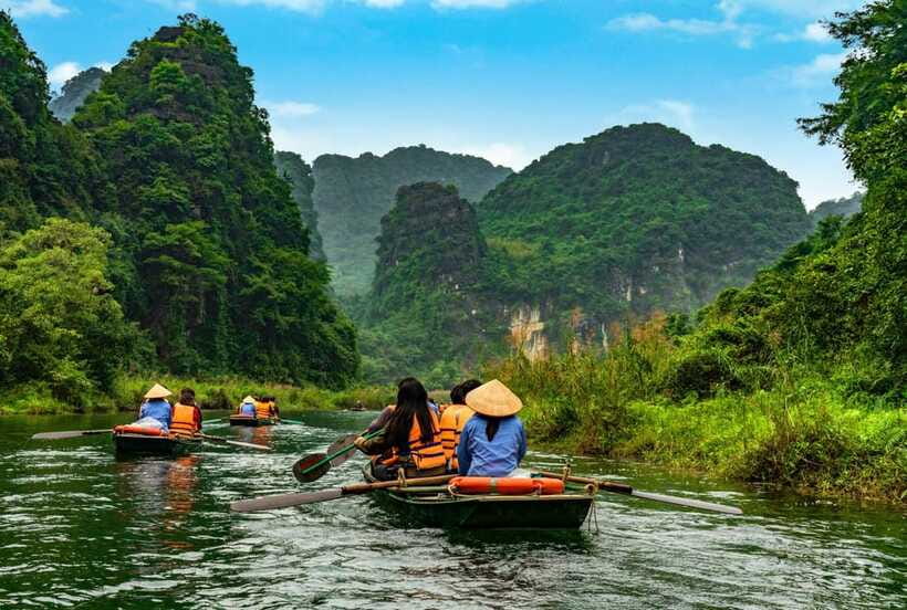 Hoa Lu, Tam Coc, & Mua Cave Day Trip with Lunch & Limousine - Who should book this $45 experience?