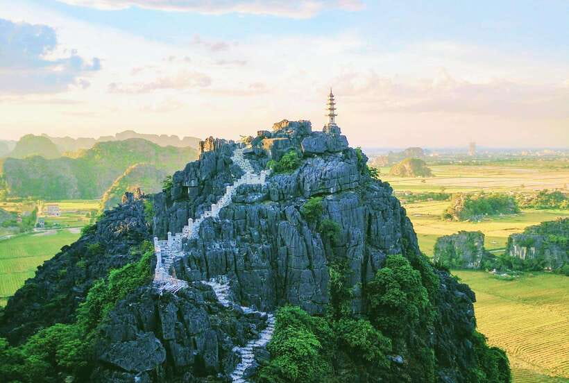 Hoa Lu, Tam Coc, & Mua Cave Day Trip with Lunch & Limousine - A buffet lunch with local Ninh Binh dishes