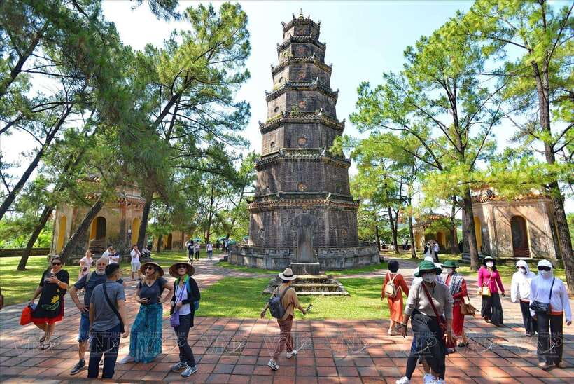 Hoi An/Da Nang : Private Day Trip to Imperial City - Hue - Thien Mu Pagoda brings a Buddhist note to the day