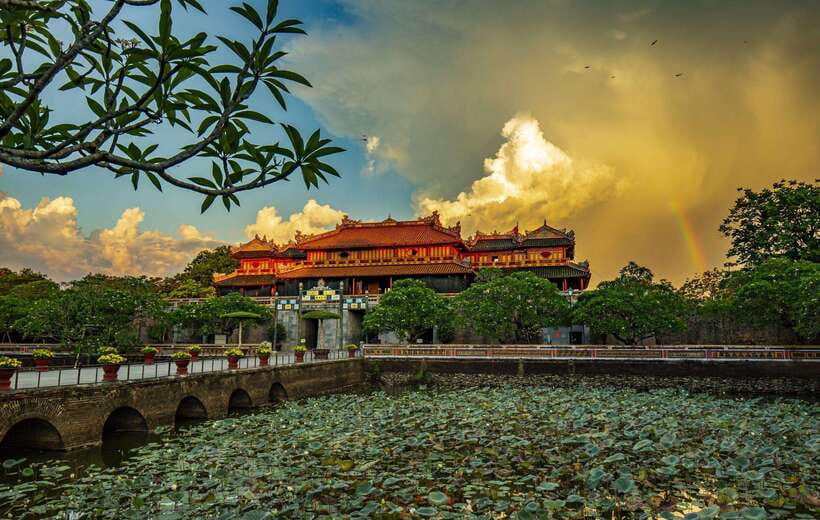 Hoi An/Da Nang : Private Day Trip to Imperial City - Hue - Hai Van Pass gives the morning its drama