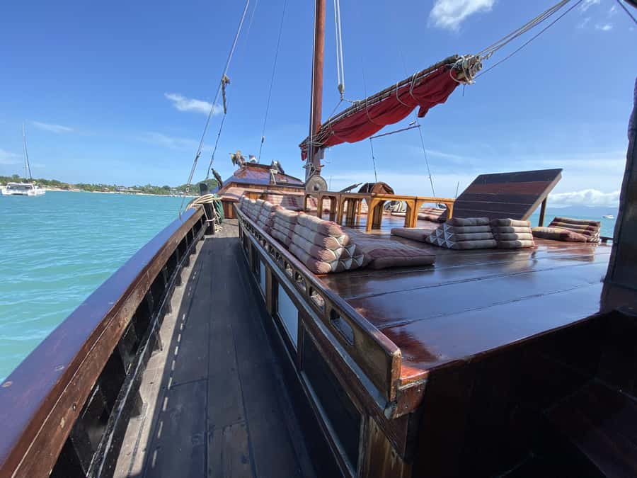 Hua Hin: Full-Day Trip to Sam Roi Yot by Sail Boat - Dolphins Bay: swim, paddle, fish, or take the slide