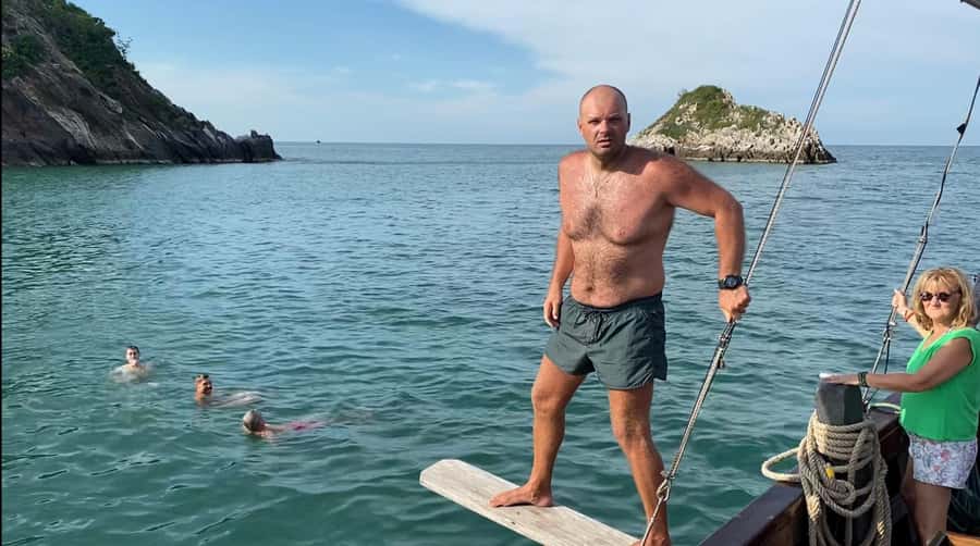 Hua Hin: Full-Day Trip to Sam Roi Yot by Sail Boat - Captain Eric and the character of the crew