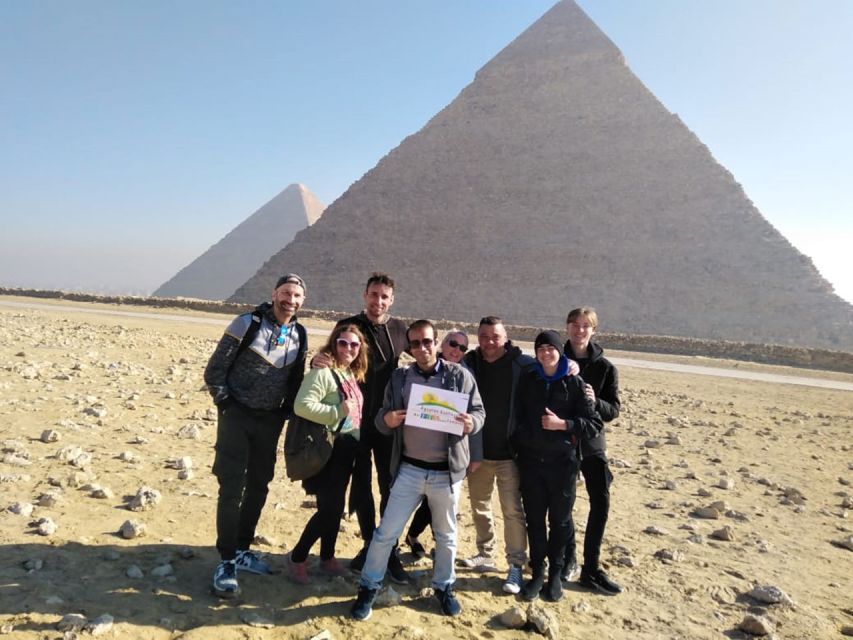 Hurghada: Cairo Pyramids, Sphinx & Egyptian Museum Day Trip - Egyptian lunch with a view