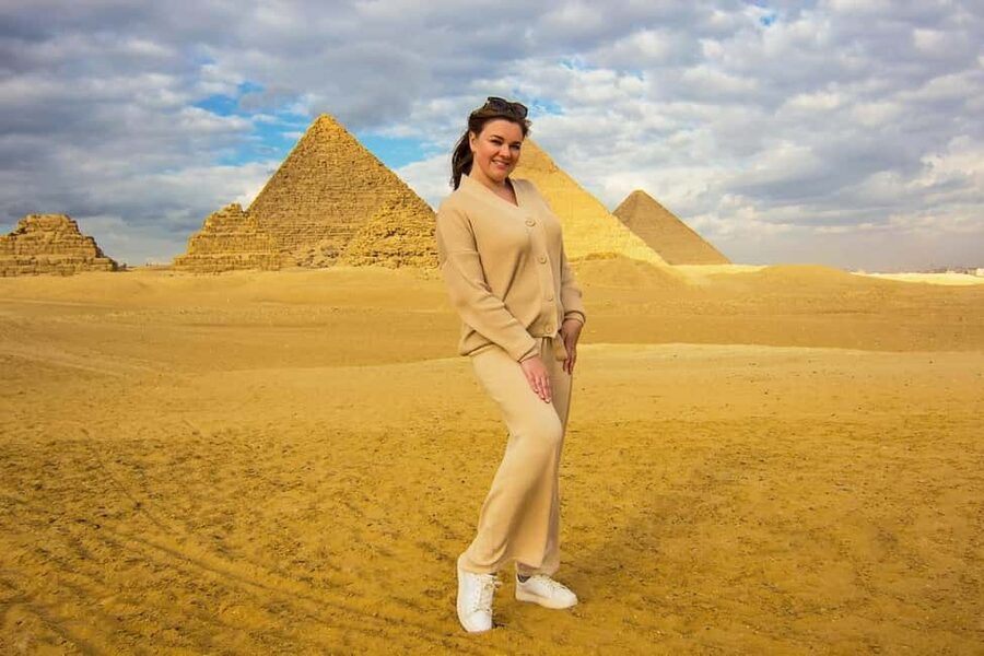 Hurghada: Cairo Pyramids, Sphinx & Egyptian Museum Day Trip - What the $93 price really covers