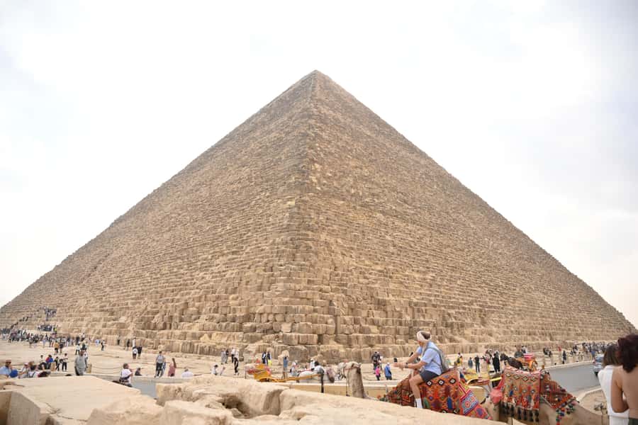 Hurghada Day Trip to Giza Pyramids, Sphinx, Museum and lunch - The Sphinx and Valley Temple in one compact stop