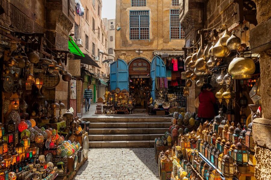 Hurghada Day Trip to Giza Pyramids, Sphinx, Museum and lunch - Guides, drivers and the human side of the day