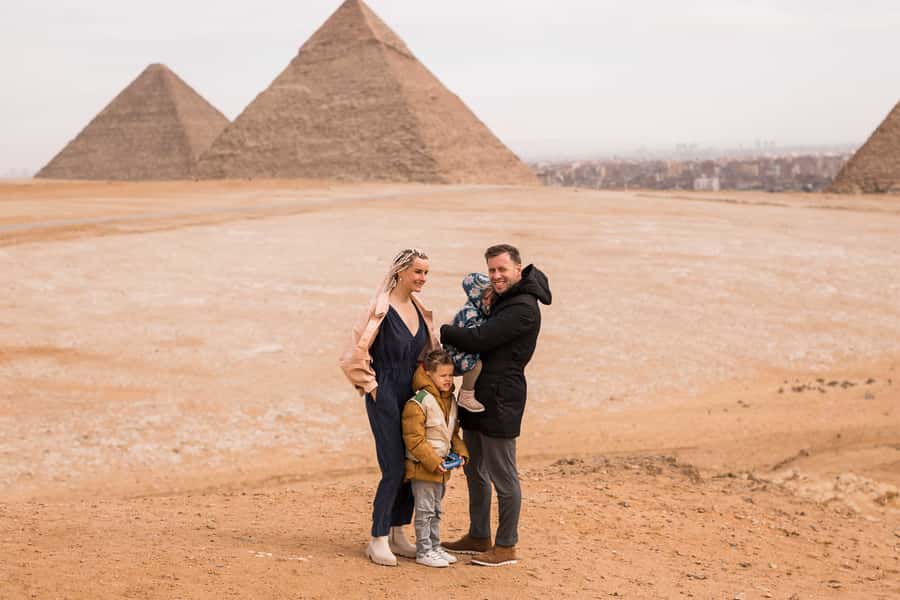 Hurghada: Giza Pyramids, Sphinx, Museum & Old Souq Day Trip - The Egyptian Museum and its 120,000 objects