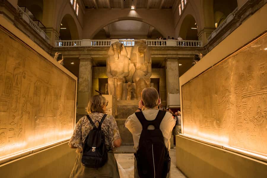 Hurghada: Giza Pyramids, Sphinx, Museum & Old Souq Day Trip - Comfort, access, and small practical warnings