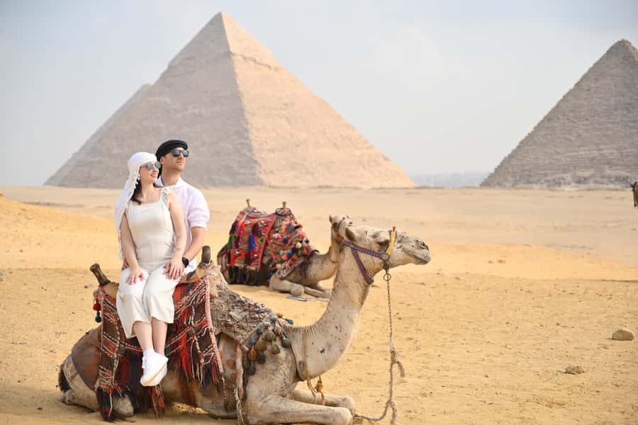 Hurghada: Giza Pyramids, Sphinx, Museum & Old Souq Day Trip - Giza Plateau: the Great Pyramid and Sphinx