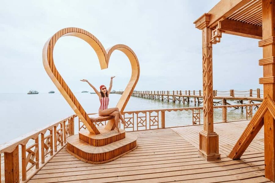 Hurghada: Orange Bay Day Trip with Water Sports and Lunch - Boarding a modern yacht for a full day at sea