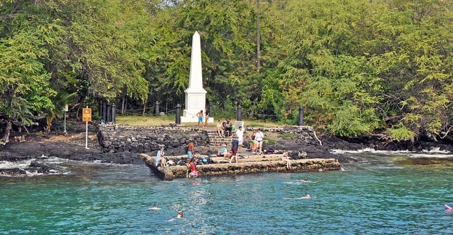 Kailua-Kona: Captain Cook Reef Catamaran Day Trip with Lunch - Key points at a glance