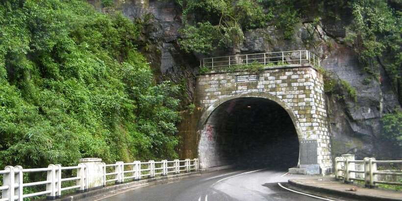 Kandy: Nuwara Eliya Day Trip - Asgiriya Stupa and a family wood-carving workshop
