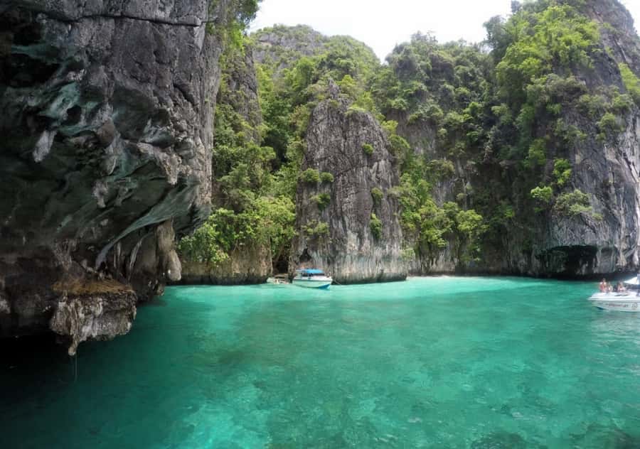 Khao Lak: Phi Phi & Bamboo Island Day Trip by Speedboat - Lunch at Phi Phi Holiday Resort