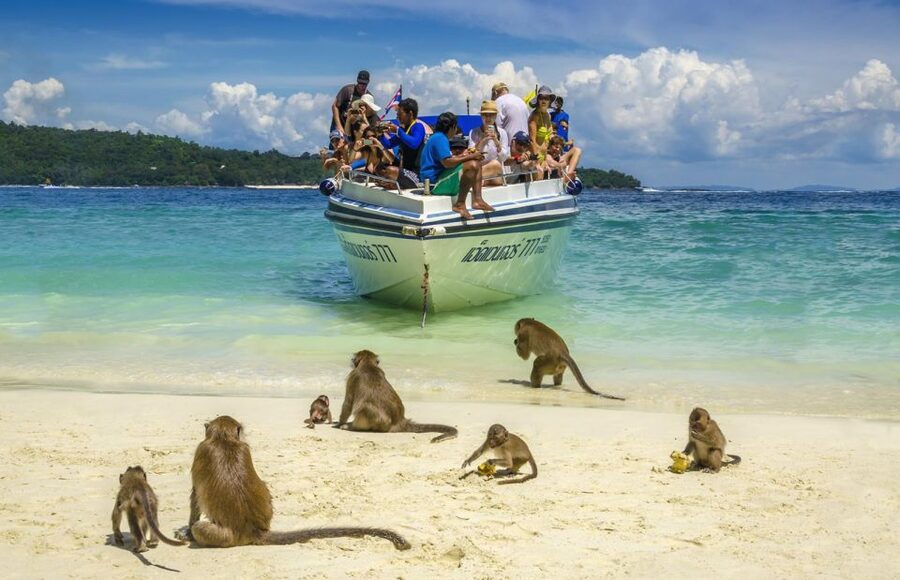 Khao Lak: Phi Phi Island, Maya Beach and Snorkeling Day Trip - Pileh Lagoon and its limestone walls