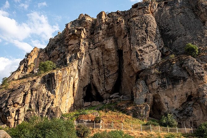 Khor Virap, Noravank & Birds' Cave Day Trip with Wine Tasting - Areni wine tasting and local Armenian flavors