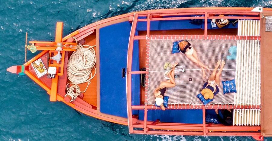 Ko Tao: Tao-Nangyuan Snorkeling Day Trip with Meals & Sunset - Lunch with views of Nang Yuan