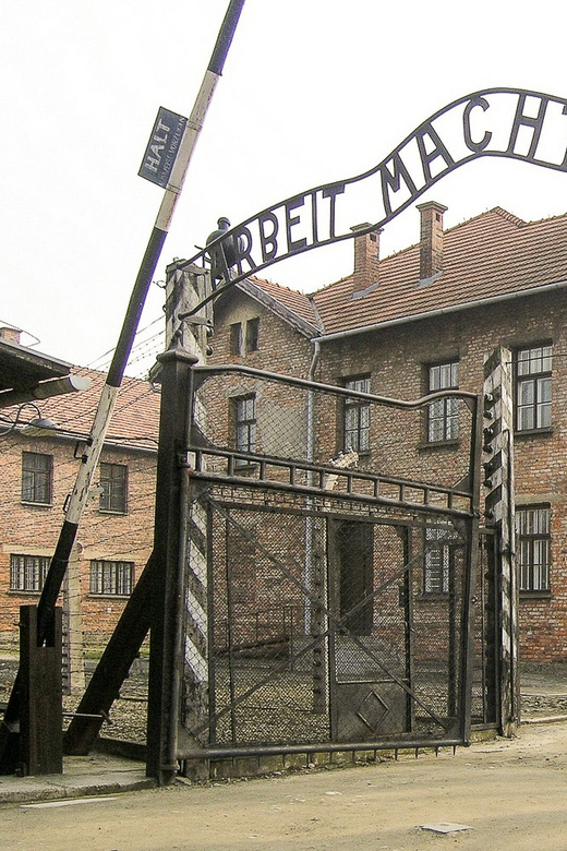 Krakow: Auschwitz-Birkenau Day Trip with Tour Leader - Auschwitz I, the former prisoner camp