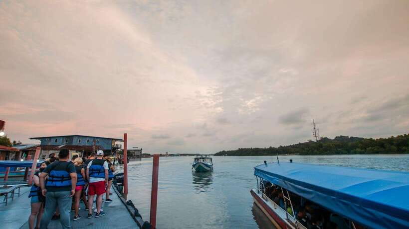 Kuala Lumpur: City Sights, Batu Caves and Fireflies Day Trip - Seafood dinner in Kuala Selangor