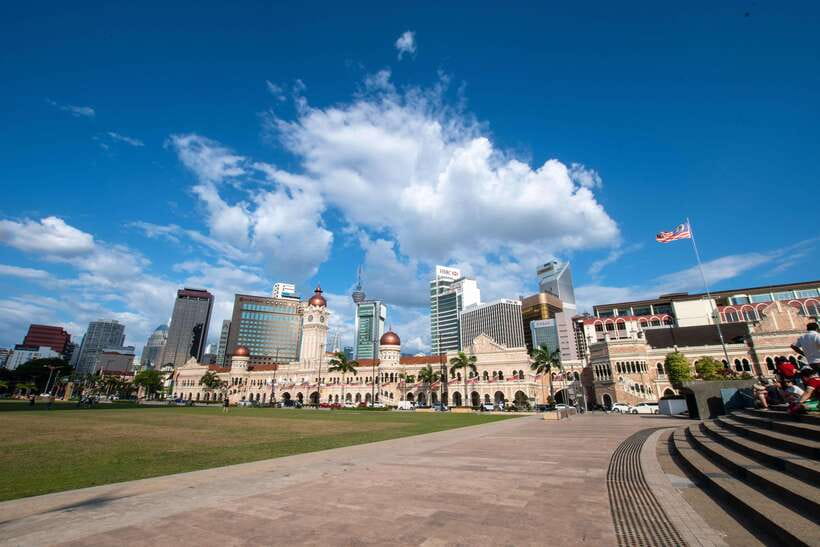Kuala Lumpur: City Sights, Batu Caves and Fireflies Day Trip - Guides, vehicle, and private-tour value