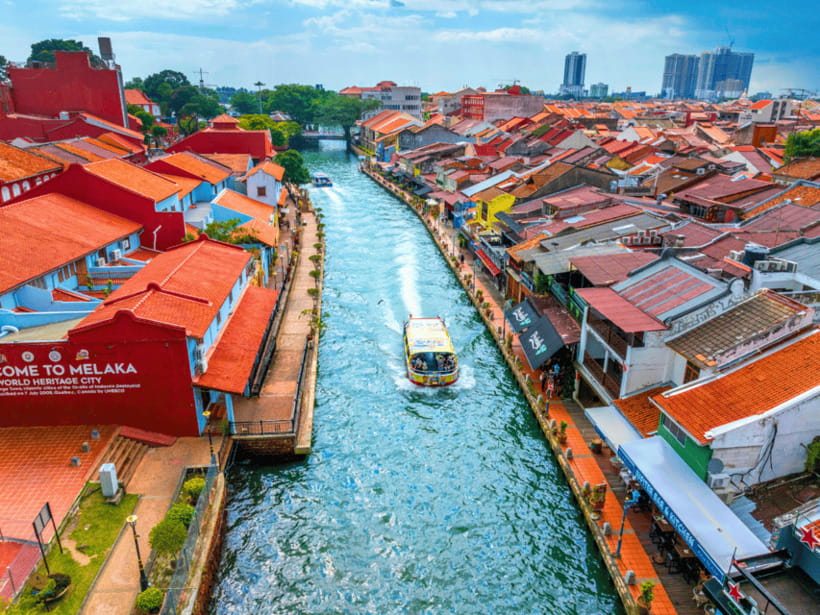 Kuala Lumpur: Malacca Day Trip with River Cruise and Lunch - Dutch Square and the red civic center