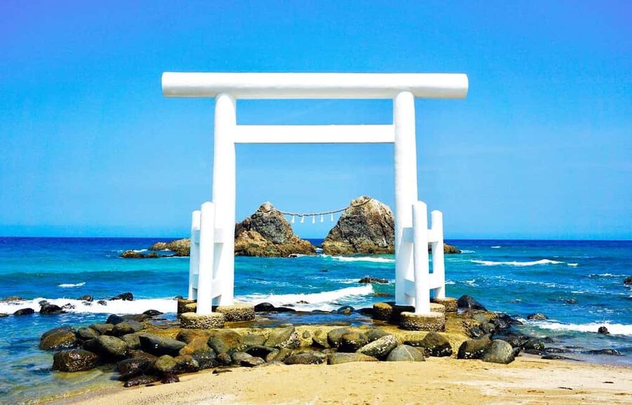 Kyushu Tour From Fukuoka: Itoshima Nature & Coastal Scenery - Sennyoji Temple and the Thousand-Armed Kannon