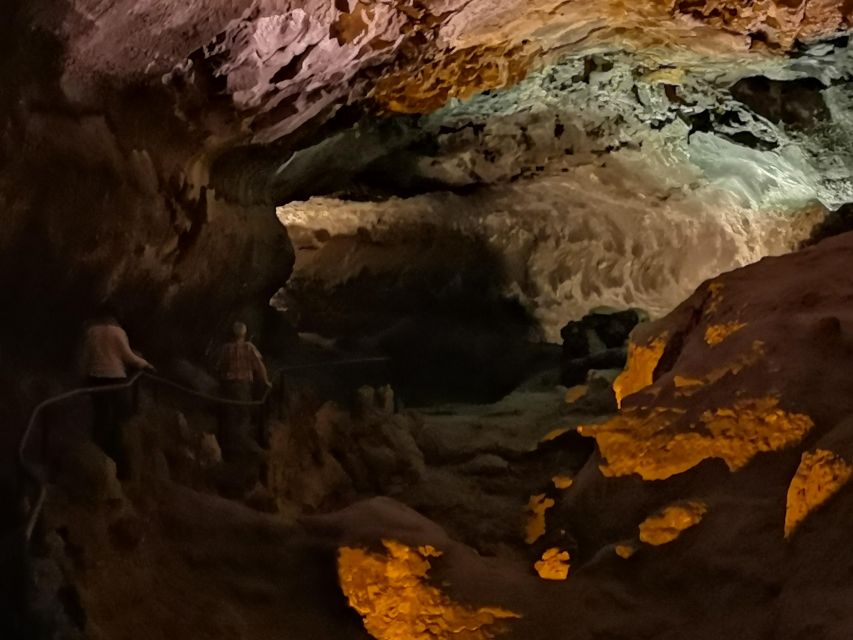 Lanzarote: Timanfaya and Cueva de los Verdes Day Trip - Timanfaya National Park and the route of volcanoes