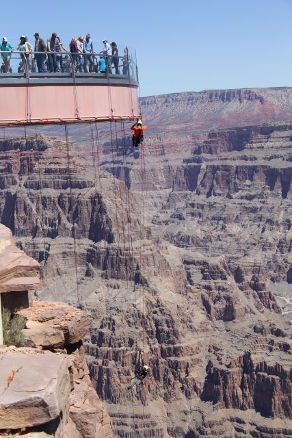 Las Vegas: Grand Canyon in Spanish with Skywalk and Lunch - Dolan Spring and the Joshua Tree area