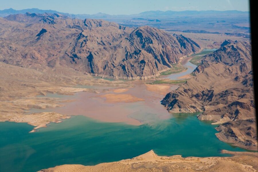 Las Vegas: Grand Canyon in Spanish with Skywalk and Lunch - Guano Point and the story beneath the cliffs